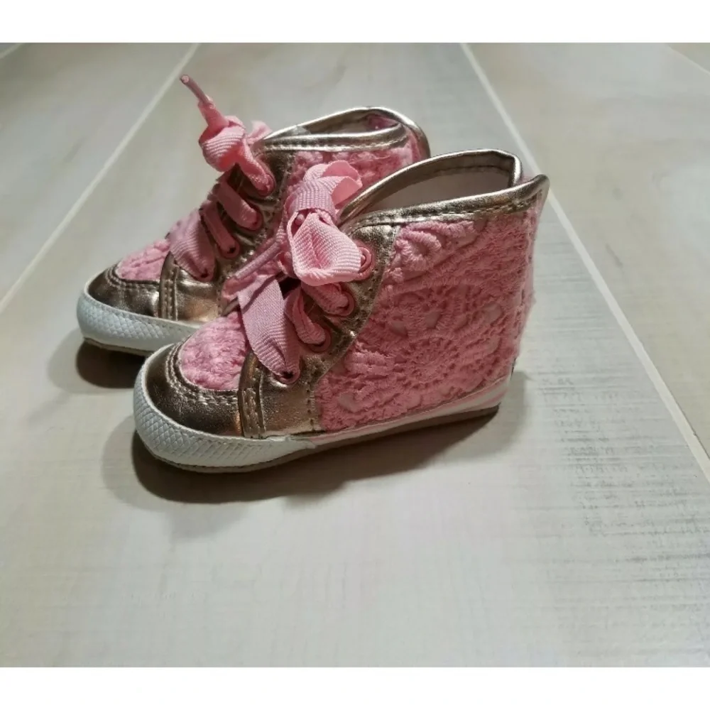 EUC Lot 7 pair Infant Shoes sz 2‎